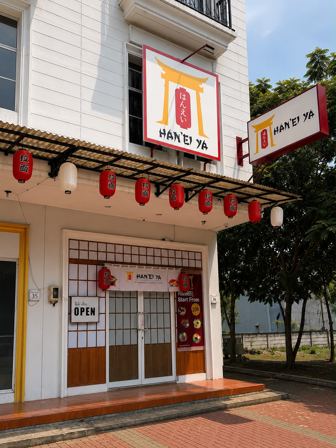 Tampak depan Han'ei Ya dengan lampion merah dan papan nama bergaya Jepang